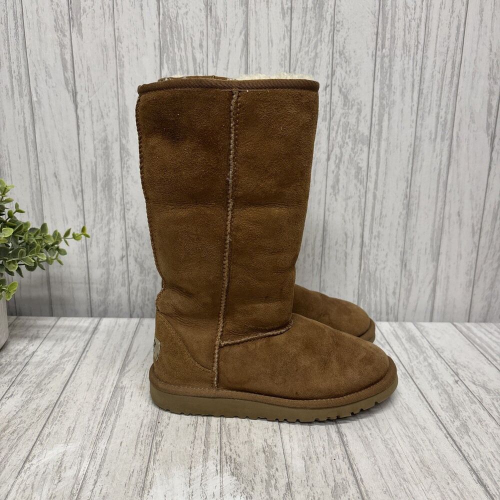 Girls Size 2 Ugg Boots Tall
